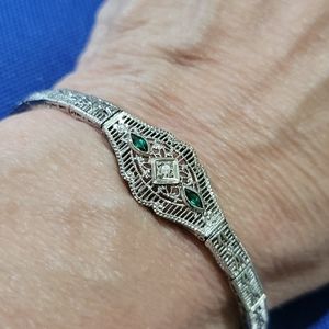 14k white gold emerald & diamonds bracelet